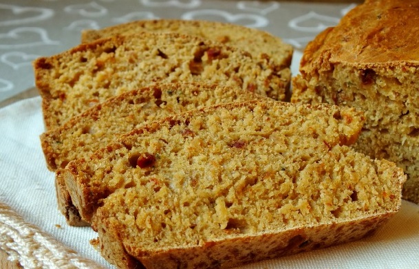 Aszaltparadicsomos, zöldfűszeres kenyér házilag – mindenmentesen