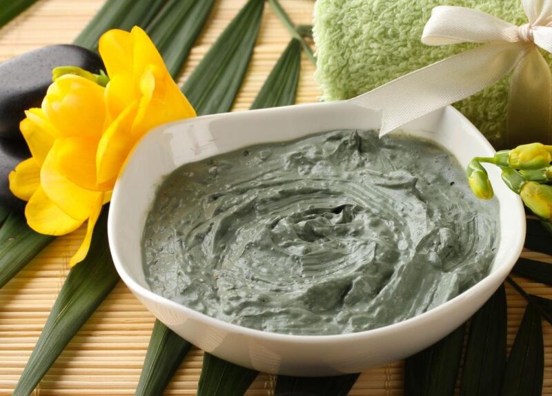 Mellfeszesítő és mellnövesztő agyagpakolás