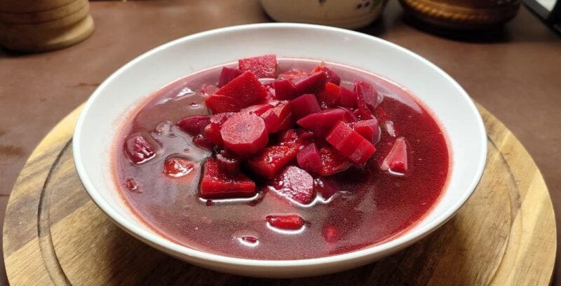 Citromos hagymaleves céklával és batátával